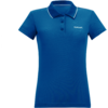 Blaues Damen-Poloshirt mit kurzen Ärmeln, drei Knöpfen, weißer Kanten am Kragen und kleinem weißen Logo links auf der Brust
