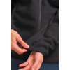 Hand öffnet Reißverschluss an einer schwarzen Jacke
