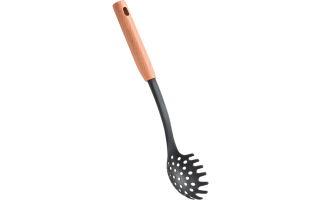 Küchenlöffel mit hellem Holzgriff, gebogenem schwarzem Stiel und gelochtem Löffelkopf mit kurzen Zinken