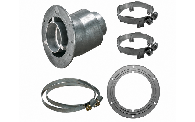 Fünf silberne Metallteile auf weißem Hintergrund: ein konusförmiges Teil, zwei geteilte Ringe mit Schrauben, eine Bandklemme mit Schraube und ein flacher ringförmiger Plattenring mit Bohrungen