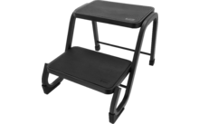 Plateau noir à deux niveaux avec deux marches rectangulaires aux bords arrondis, supports latéraux courbés et petit logo sur la marche inférieure