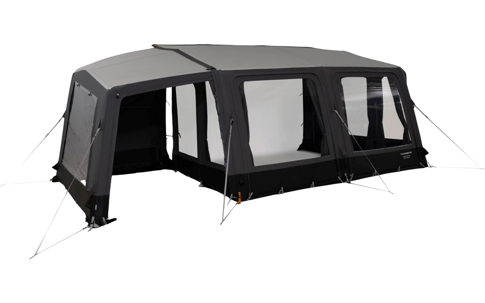 Tenda grande grigia e nera con diverse finestre rettangolari, due ingressi aperti e tiranti tesi