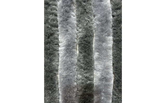 Nahaufnahme von vertikalen, flauschigen Streifen in hellgrau und dunkelgrau