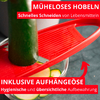 Râpe en plastique rouge avec lame métallique, un concombre vert glissé dessus, de fines tranches de concombre tombent dans un bol en verre ; bannières rouges avec texte allemand en blanc 'MÜHELOSES HOBELN', 'Schnelles Schneiden von Lebensmitteln', 'INKLUSIVE AUFHÄNGEÖSE', 'Hygienische und übersichtliche Aufbewahrung'