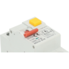 Module électrique blanc avec bouton carré jaune sur le dessus, levier d'interrupteur orange, schéma imprimé et marquage CE