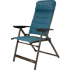 Chaise pliante avec assise et dossier rembourrés bleu-vert, structure métallique gris foncé et accoudoirs noirs