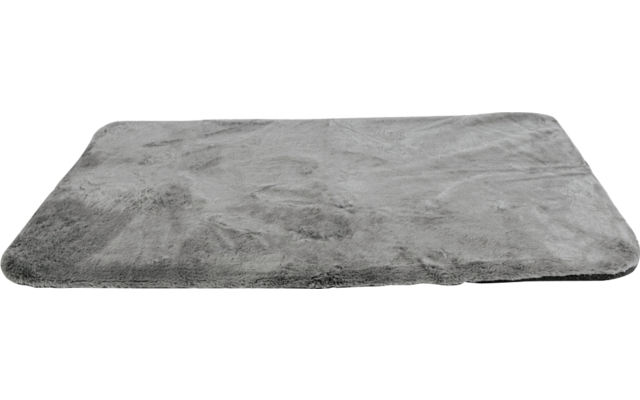 Tapis rectangulaire gris et doux sur fond blanc