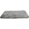 Tapis rectangulaire gris et doux sur fond blanc