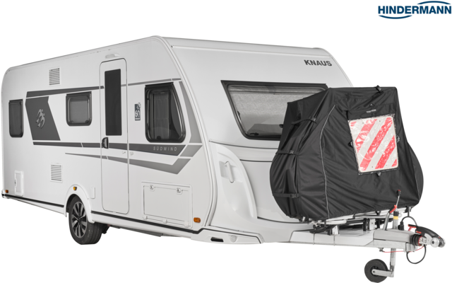 Weißer Wohnwagen, Deichsel mit schwarzer Abdeckung und rot-weißer Warnmarkierung, Seitenfenster und Eingangstür sichtbar