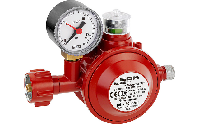 Rotes, zylindrisches Gerät mit rundem Manometer (weißes Zifferblatt, rote Nadel), Aufschrift "GOK" auf der Vorderseite, silberner Anschluss und transparente Kunststoffkappe