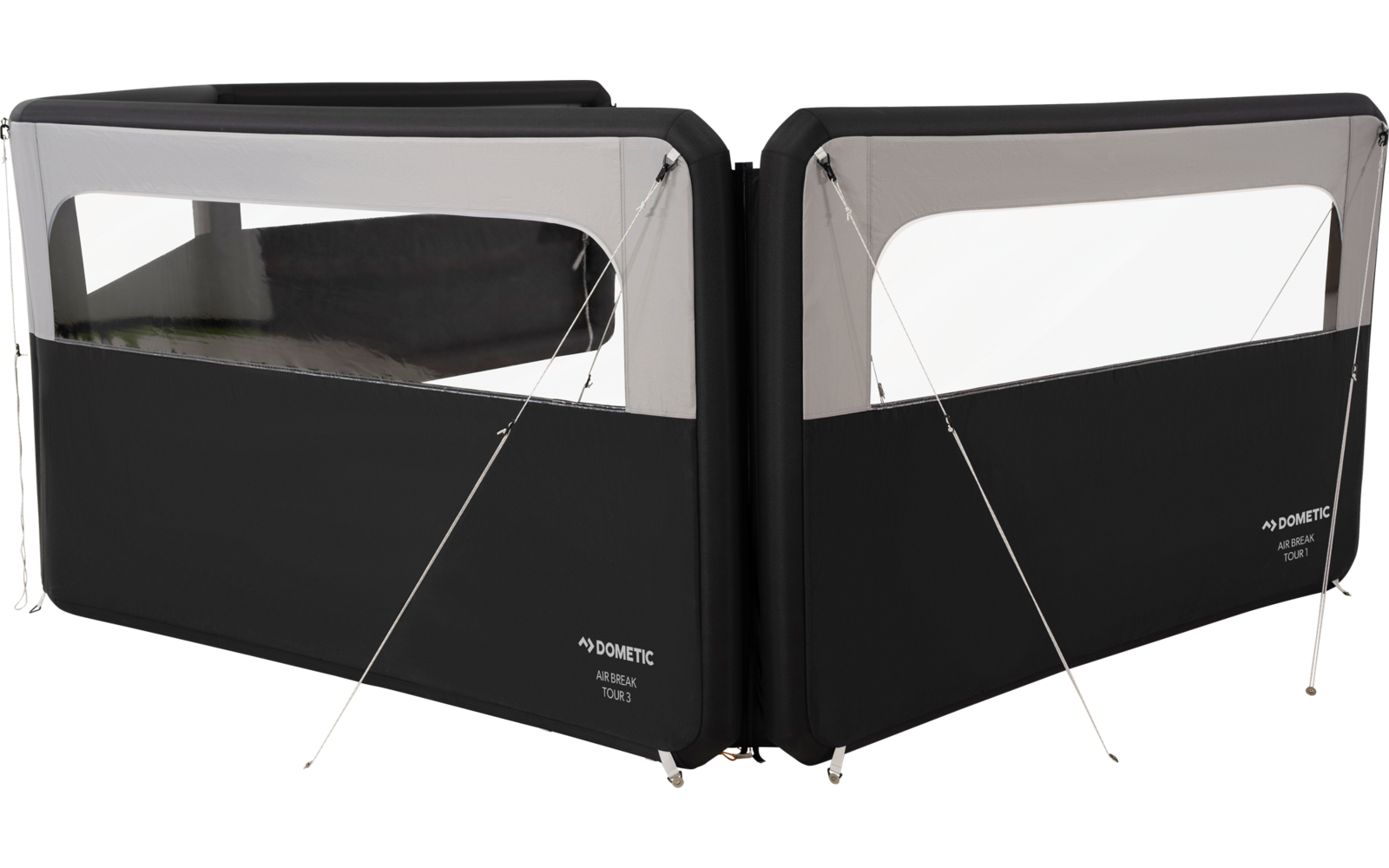 Zweiteiliges schwarzes Stoffpaneel in L‑Form, jeweils mit transparentem Fenster, auf Metallstangen montiert mit Spannseilen