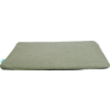 Coussin rectangulaire plat vert olive sur fond blanc, petite étiquette turquoise à un coin