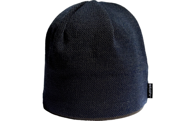 Schwarze Mütze auf weißem Hintergrund