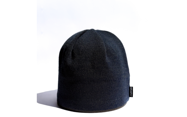 Zwarte muts op witte achtergrond