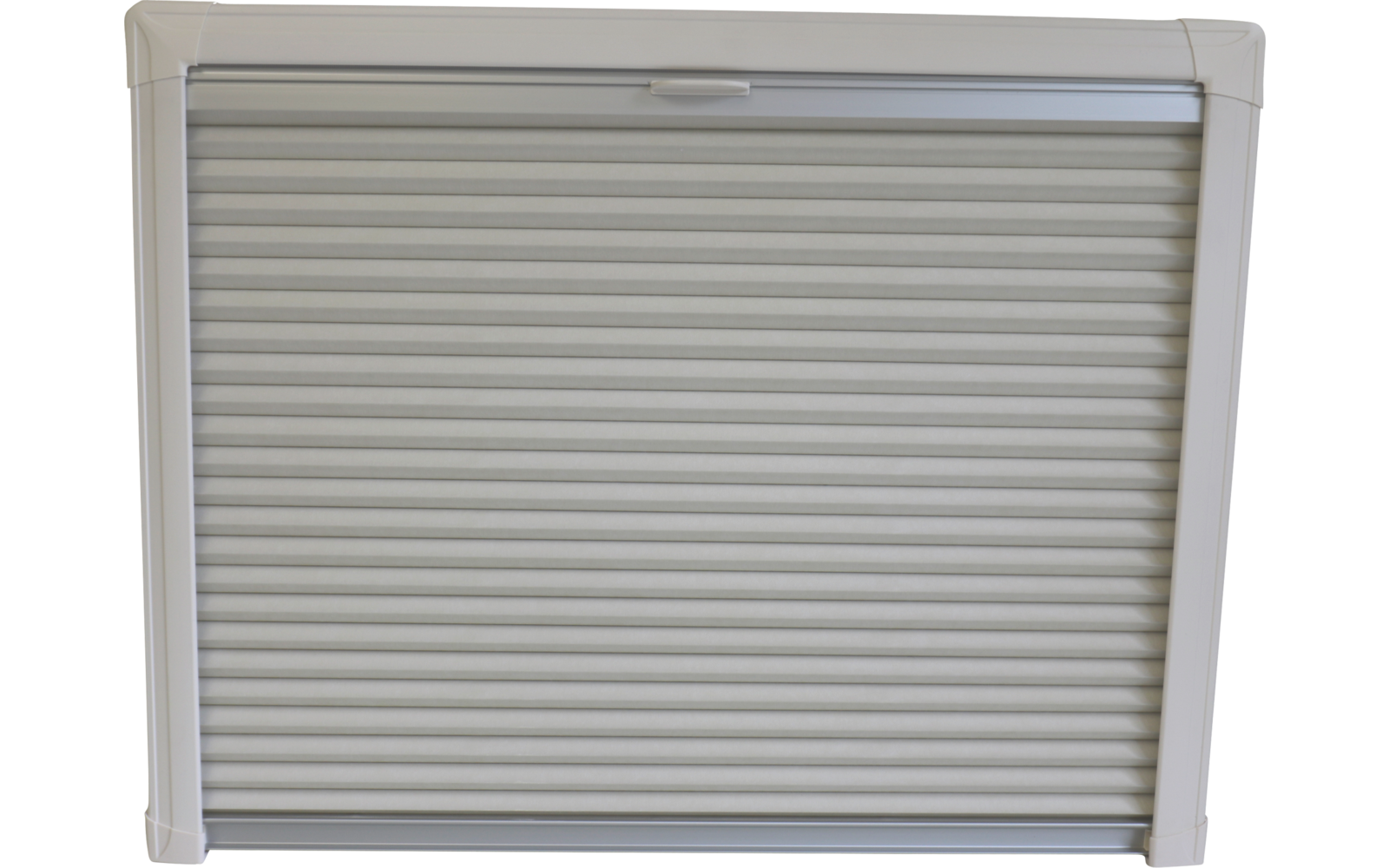 Volet roulant blanc fermé avec lames horizontales dans un cadre blanc