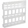 Wit kunststof wandpaneel met drie horizontale plankjes, rechthoekige openingen en twee ophangsloten bovenaan