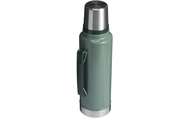 grün-graue Metall-Thermosflasche mit silbernem Deckel als Becher und seitlichem Griff