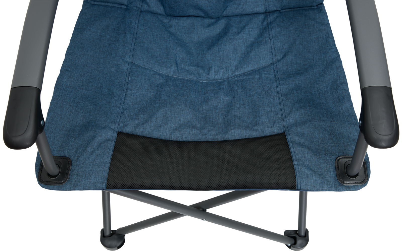 Blauer Campingstuhl mit Armlehnen, auf weißem Hintergrund