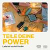 Vier handen bedienen vier verschillende elektronische apparaten op een houten tafel