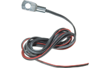 Schwarzes und rotes Kabel mit einer Metallöse an einem Ende