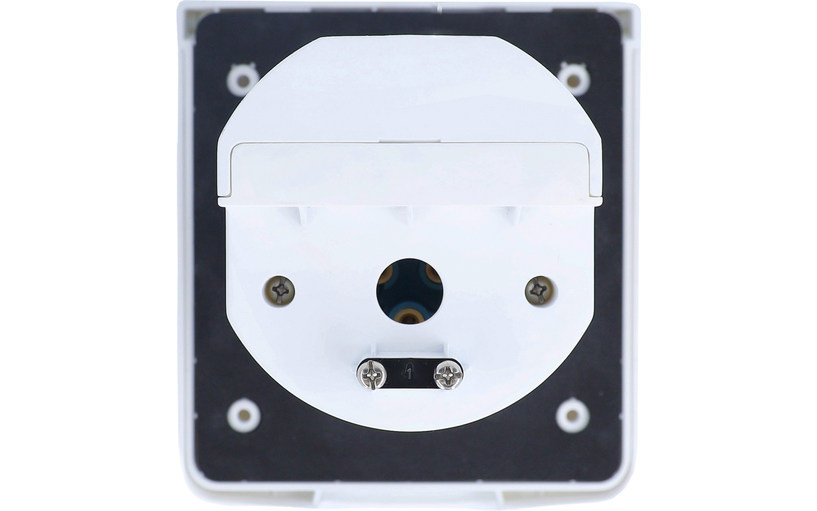 Weiße runde Steckdose mit Klappdeckel auf schwarzer quadratischer Platte, zentrale runde Öffnung und sichtbare Schrauben