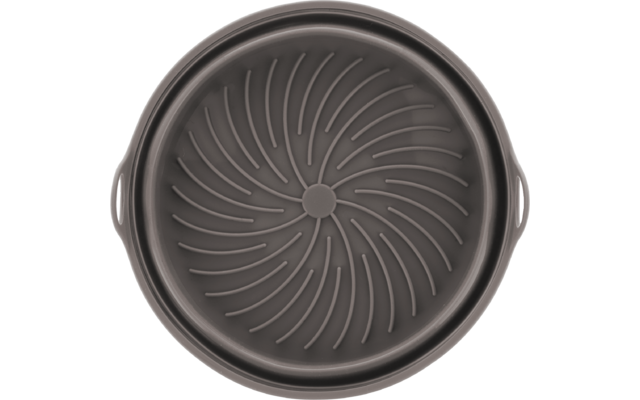 Vista dall'alto di un oggetto rotondo scuro con scanalature a spirale sulla superficie interna e due piccole maniglie laterali