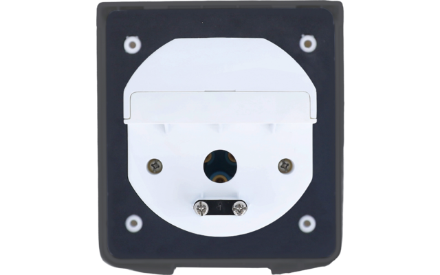 Weiße runde Steckdose mit hochgeklappter Abdeckung in schwarzem quadratischem Rahmen, zwei sichtbare Schrauben und mittiges rundes Loch