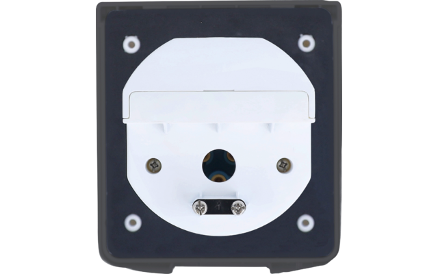 Weiße runde Steckdose mit hochgeklappter Abdeckung in schwarzem quadratischem Rahmen, zwei sichtbare Schrauben und mittiges rundes Loch