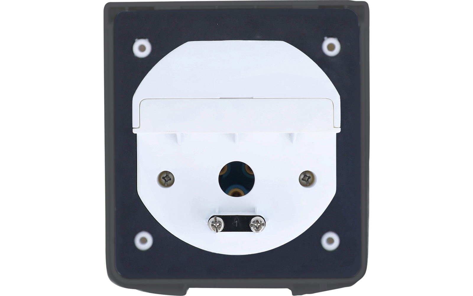 Weiße runde Steckdose mit hochgeklappter Abdeckung in schwarzem quadratischem Rahmen, zwei sichtbare Schrauben und mittiges rundes Loch