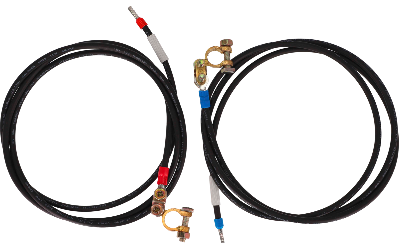 Zwei schwarze, kreisförmig aufgewickelte Kabel mit Metallringösen an den Enden und roten sowie blauen Schrumpfschläuchen nahe den Ösen