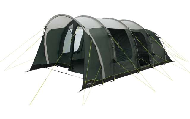 Großes grünes Zelt mit mehreren Stangen und gelben Abspannleinen