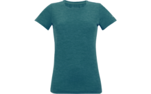 Türkisfarbenes, tailliertes Kurzarm-T-Shirt mit Rundhalsausschnitt vor weißem Hintergrund