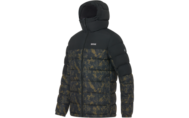 Schwarze gesteppte Jacke mit Kapuze, Reißverschluss, kleinem weißen Logo auf der Brust und dunkelgrün-goldenem Camouflage-Muster am Unterkörper und an den Ärmeln