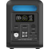 Frontansicht eines schwarz-grauen Geräts mit blauem Griff, digitaler Anzeige mit Zahlen und Symbolen, drei Tasten (DC ON/OFF, LIGHT ON/OFF, POWER), quadratischer LED-Leuchte, rundem 12V/10A-Anschluss, USB-Anschlüssen (QC3.0, PD 100W, PD 30W) und der 