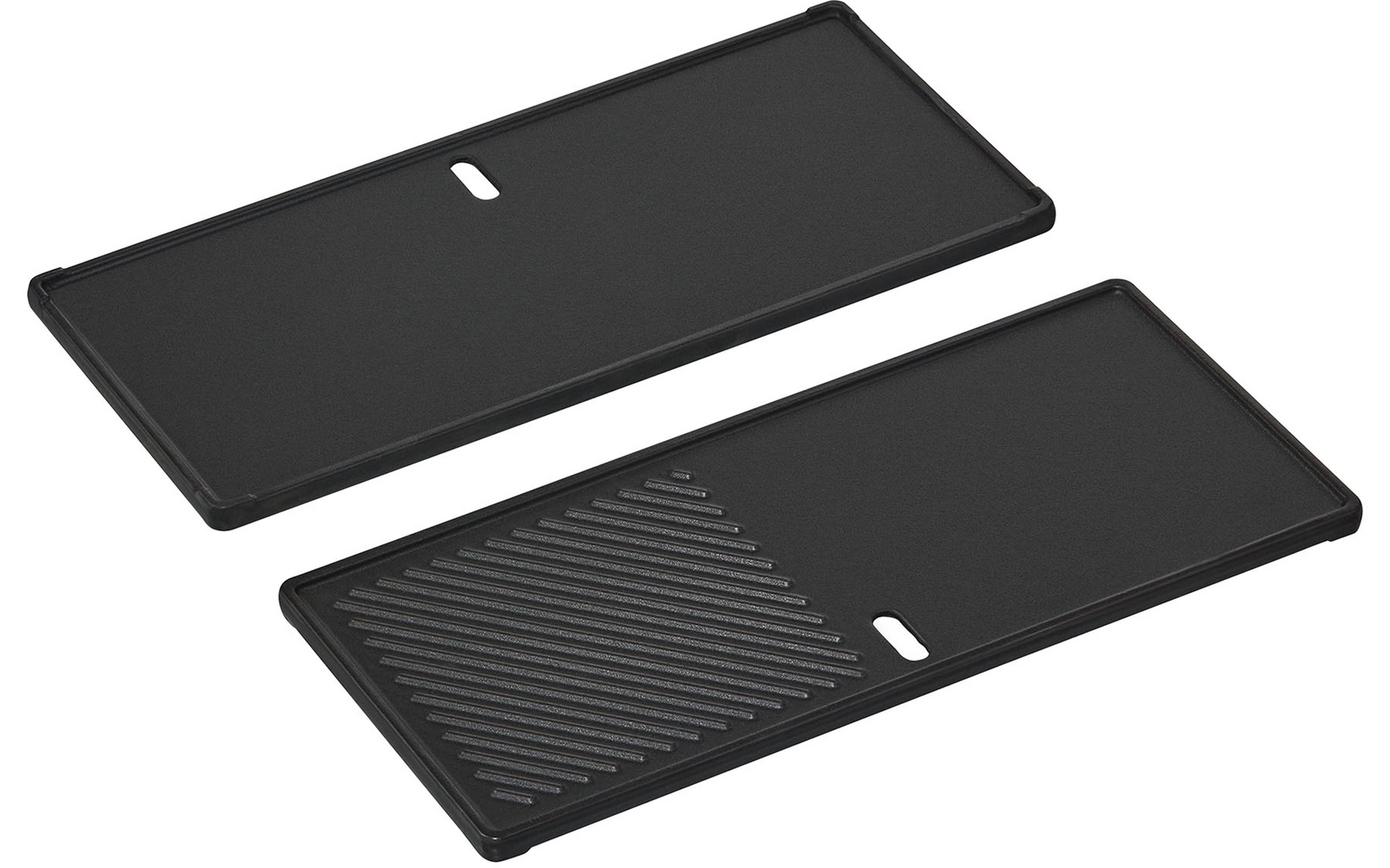Deux plaques rectangulaires noires avec bords relevés ; une plaque présente des rainures diagonales sur la moitié ; les deux plaques ont une ouverture ovale allongée près d'un côté court