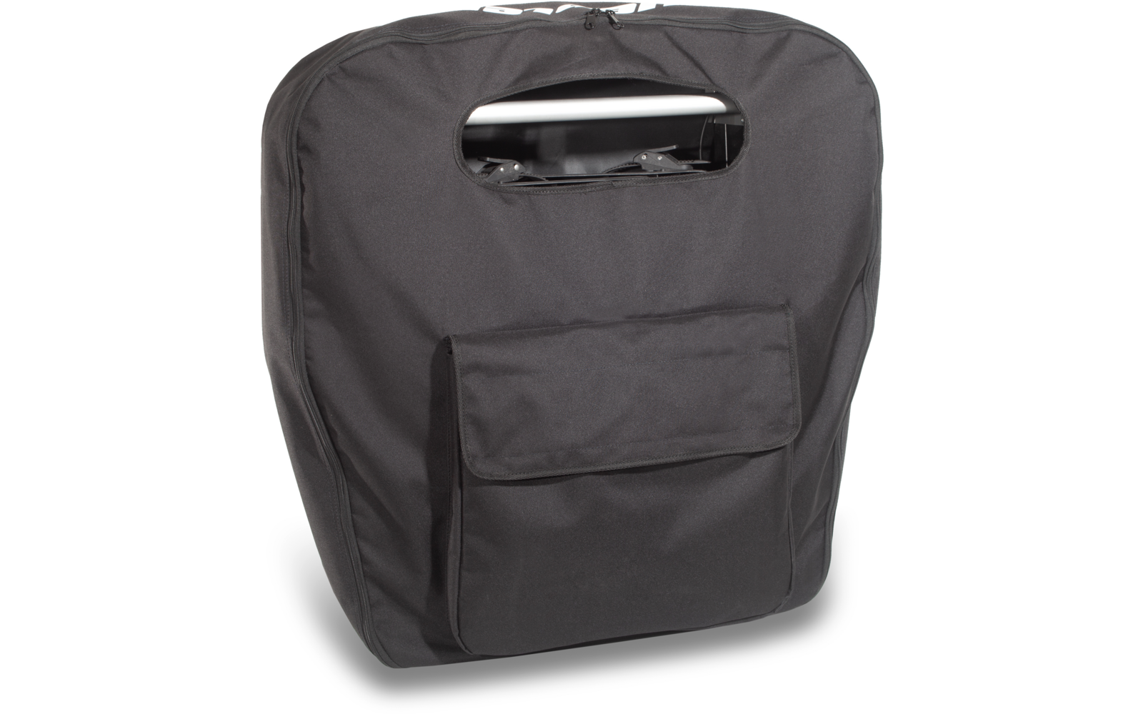 Schwarzes rechteckiges Textilobjekt mit abgerundeten Ecken, ovaler Grifföffnung oben, durch die eine weiße Stange sichtbar ist, aufgesetzte Fronttasche mit Klappe, Reißverschluss oben