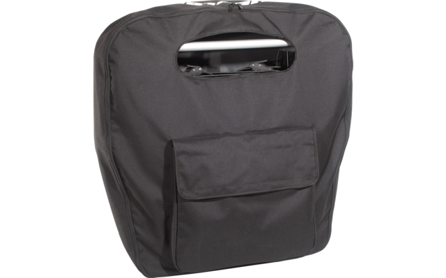 Schwarzes rechteckiges Textilobjekt mit abgerundeten Ecken, ovaler Grifföffnung oben, durch die eine weiße Stange sichtbar ist, aufgesetzte Fronttasche mit Klappe, Reißverschluss oben