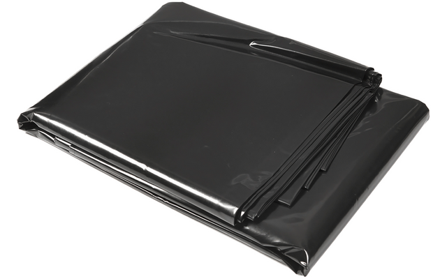 Gefaltete schwarze Müllsäcke mit Zugband