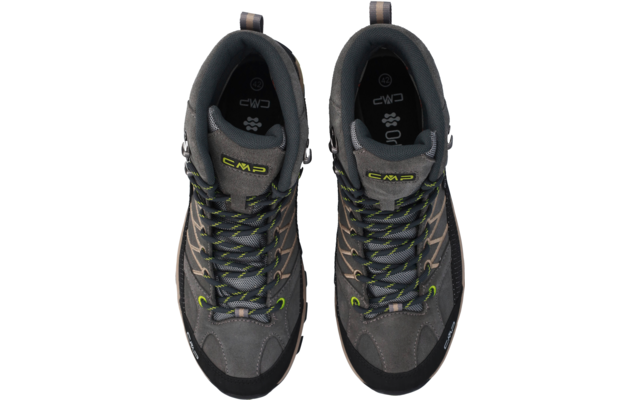 Zwei graue Schuhe von oben, schwarz-grüne Schnürsenkel, Metallösen, schwarze Zehenkappen, Zugschlaufen an der Ferse, ‚CMP‘-Logo auf den Zungen