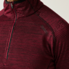 Roter Pullover mit Reißverschluss am Kragen