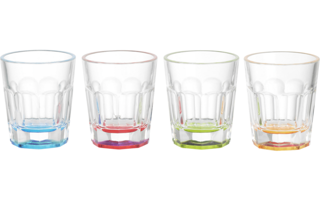 Cuatro vasos transparentes vacíos con bases de colores (azul, rojo, verde, naranja) alineados sobre una superficie blanca con reflejos