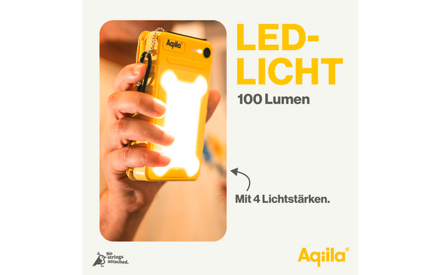 Hand die een geel LED-zaklampje vasthoudt dat brandt tegen een witte achtergrond, naast oranje en zwarte tekst met de woorden ‚LED-licht 100 lumen met 4 lichtsterktes.‘