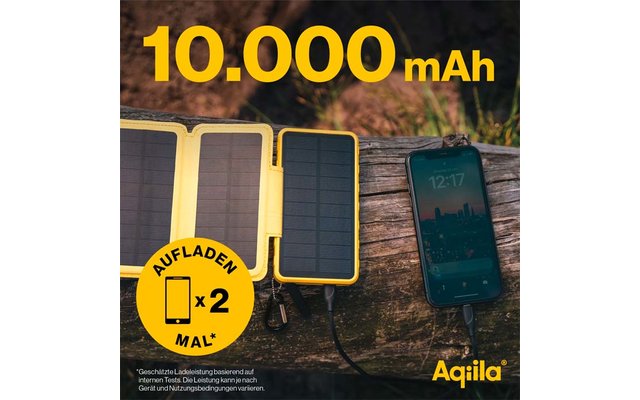 Zonne-oplader met drie panelen naast een smartphone op tafel