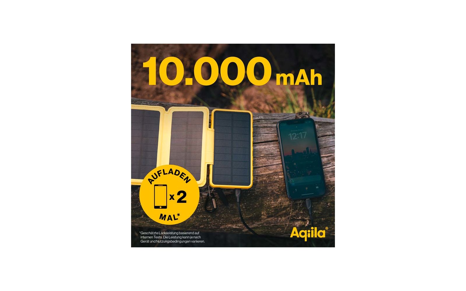 Zonne-oplader met drie panelen naast een smartphone op tafel