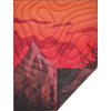 Quilt mit Bergmotiven in Rot- und Orangetönen, unten rechts ist eine Zacke nach oben gefaltet