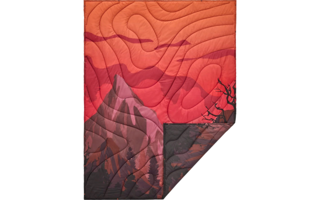 Quilt mit Bergmotiven in Rot- und Orangetönen, unten rechts ist eine Zacke nach oben gefaltet