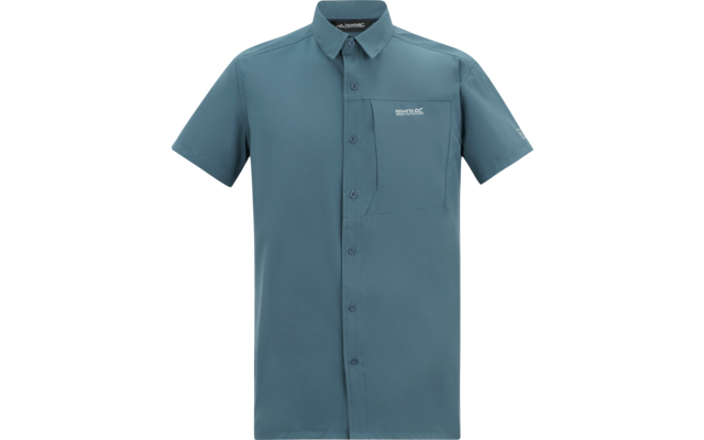Kurzärmeliges blaugrünes Hemd mit Kragen, durchgehender Knopfleiste und Brusttasche links mit weißer Beschriftung