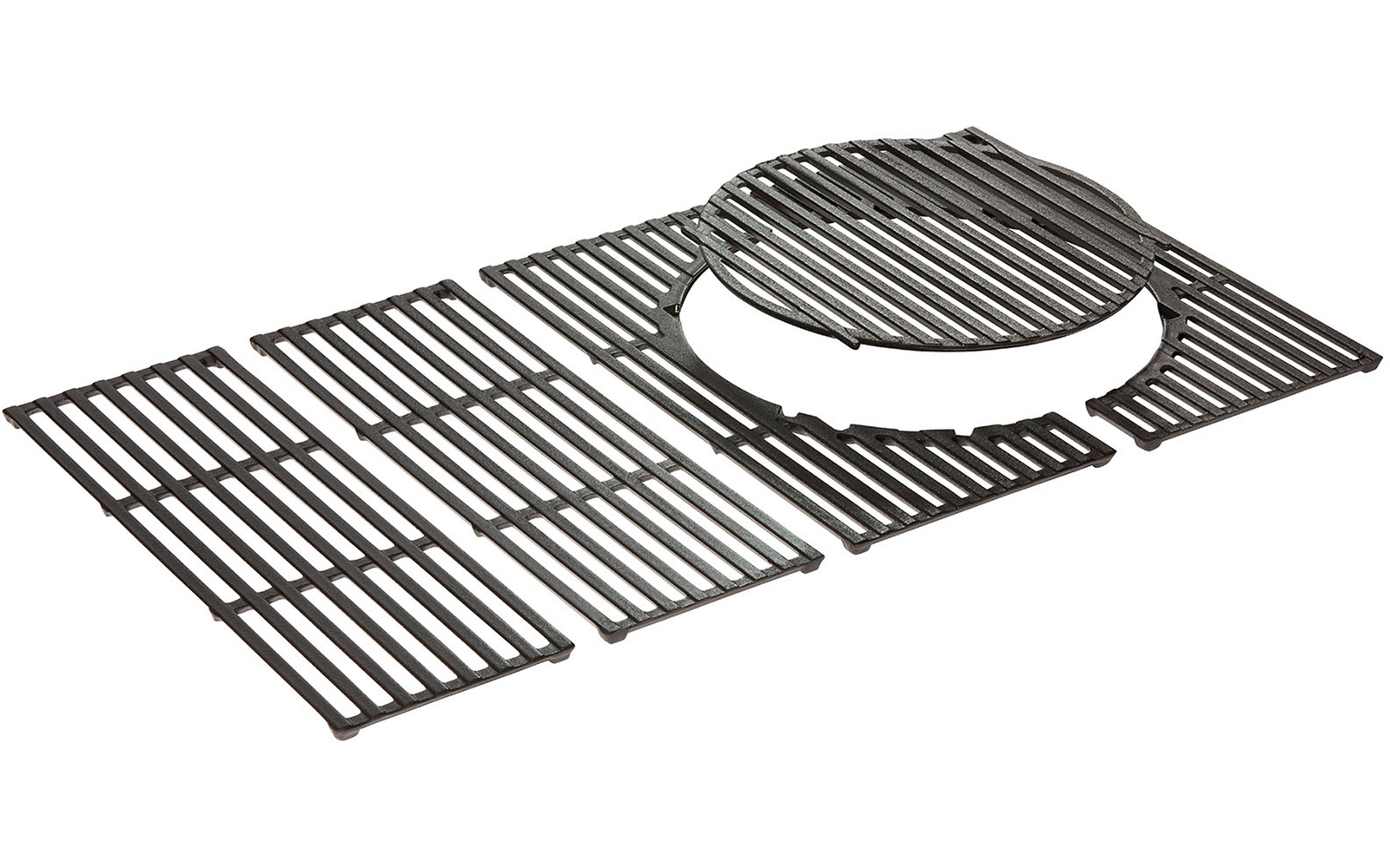 Grilles rectangulaires gris foncé à lames parallèles côte à côte ; à droite une ouverture circulaire avec une plaque grillagée ronde