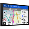 Dispositivo de navegación Garmin negro con pantalla, mapa, ruta resaltada en rosa, marcador 'A2', texto 'Country Border' en el mapa, señal de velocidad '80', indicador de velocidad '80 km/h', barra superior '66 km' y '61 Freiburg-Nord', panel derecho 'Live Traffic' con 'Delay: 205 min', distancia '32 km' y hora de llegada '13:48', logotipo Garmin en el marco izquierdo