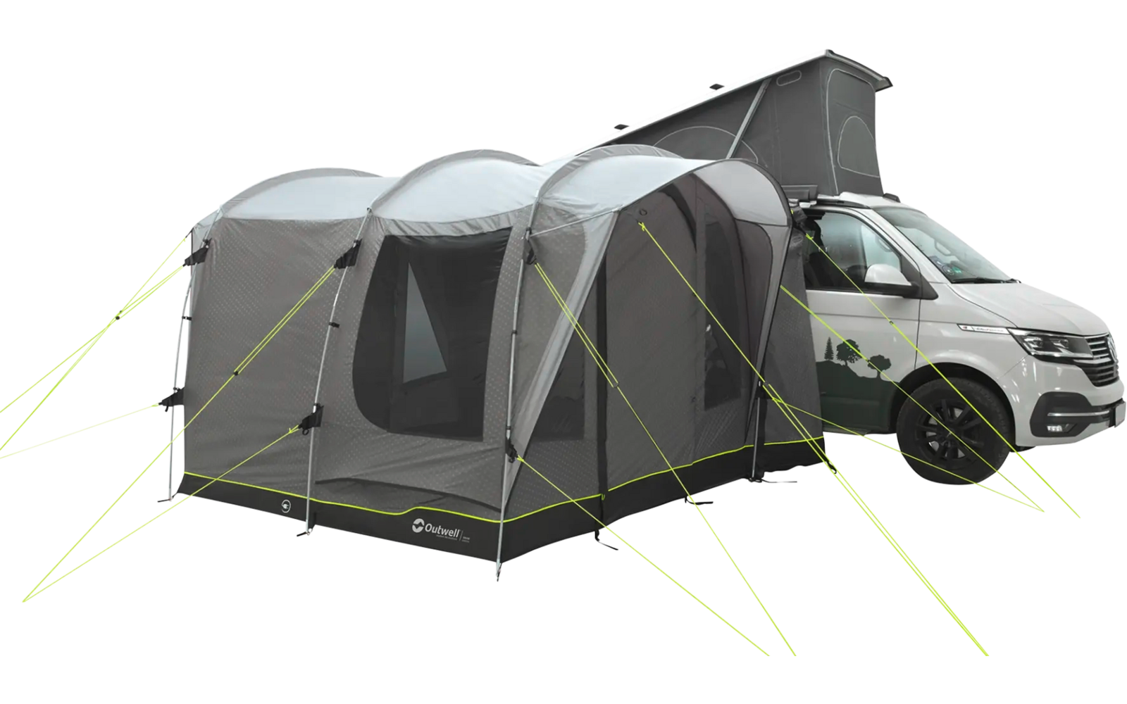 Auto neben einem großen grauen Campingzelt mit drei Kammern